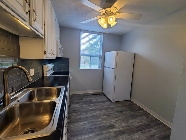 Building Photo - 6590 Chaffee Ct