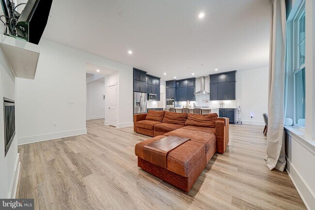 Foto del edificio - 18120 Moss Gdn Rd