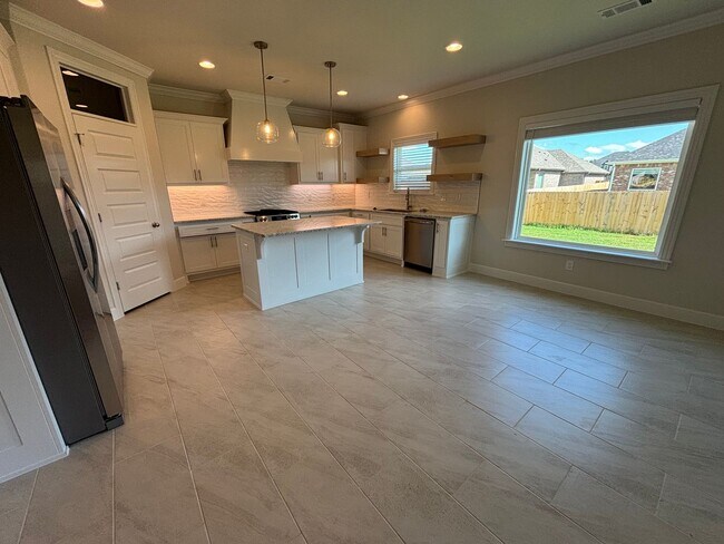 Foto del edificio - Brand New House!! Great Location!!