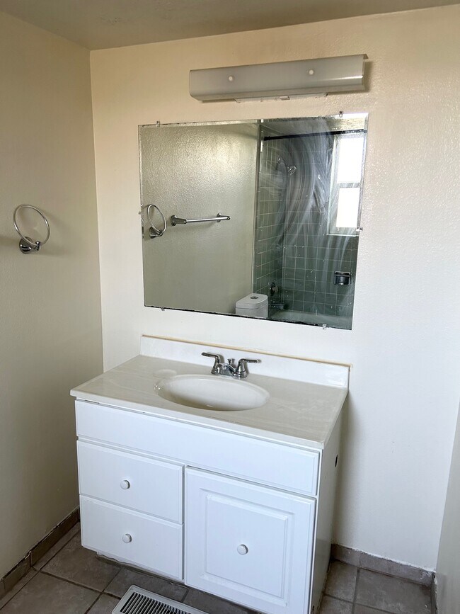 Bathroom - 1454 S Richards St