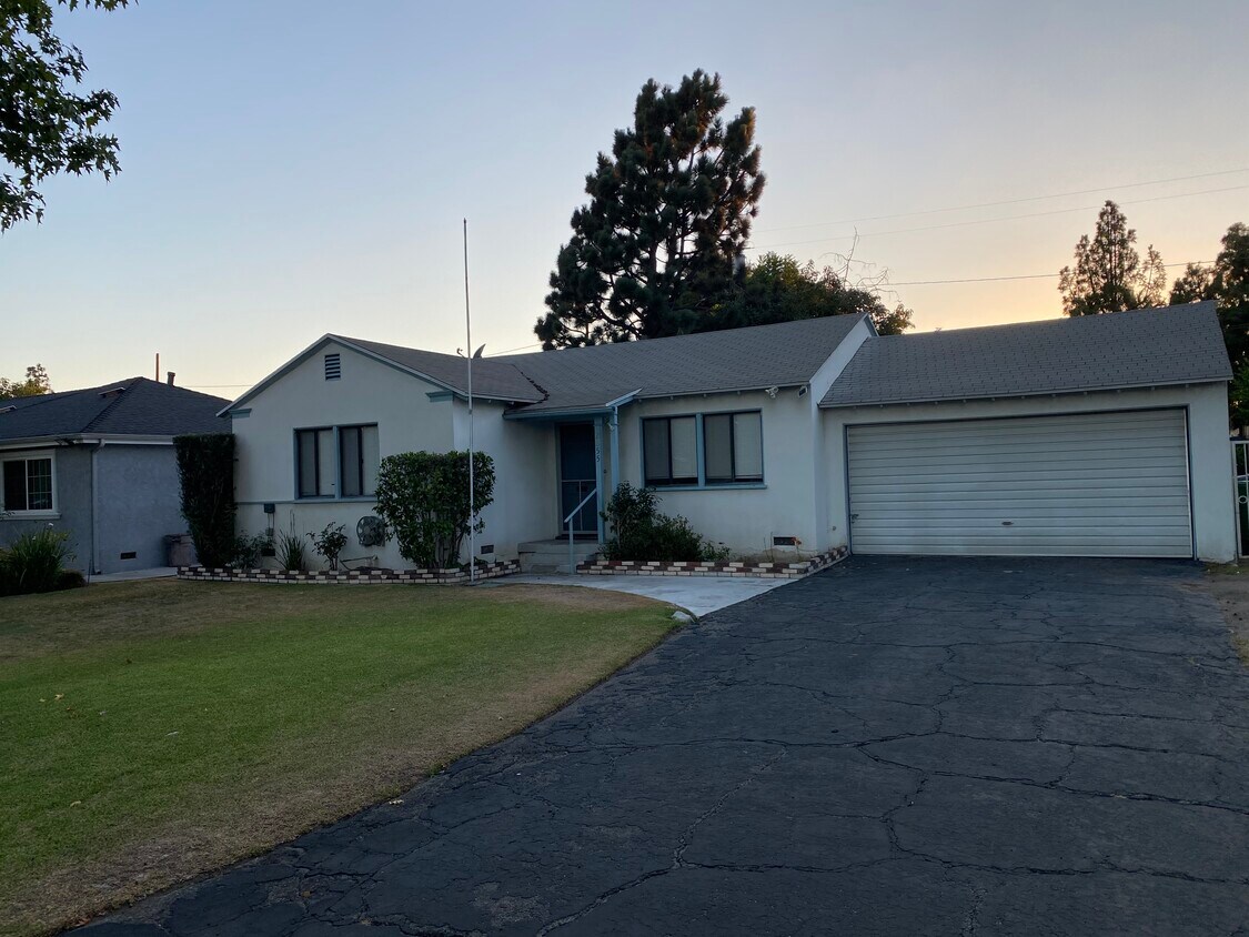 Foto principal - 2655 Foss Ave