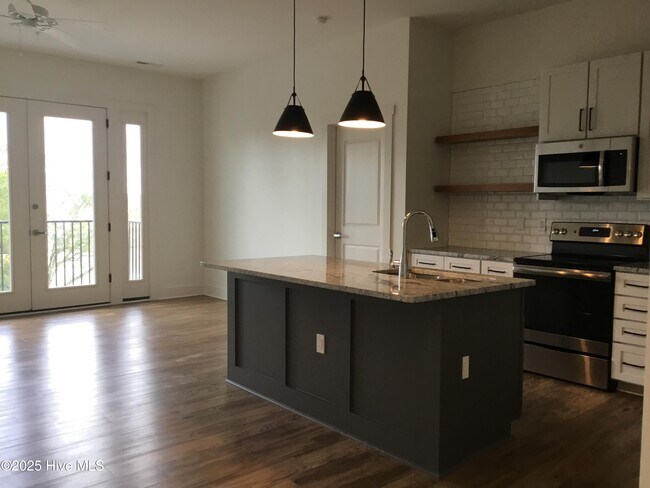 Building Photo - 204 Arcadian Row