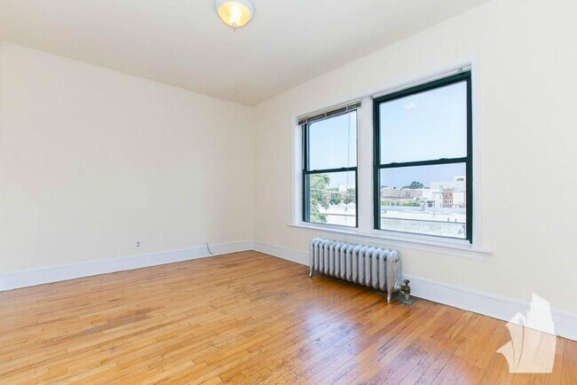 Building Photo - 2430 N Spaulding Ave