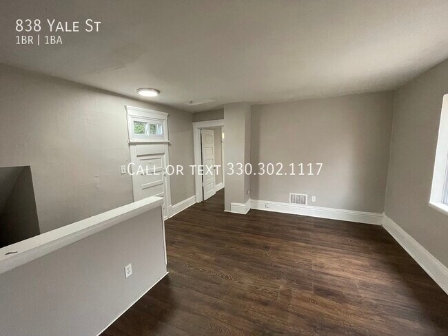 Foto del edificio - One bedroom one bathroom second level apar...