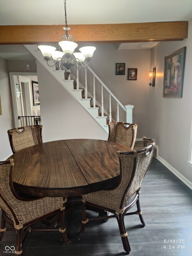 Foto del edificio - 121 N Main St