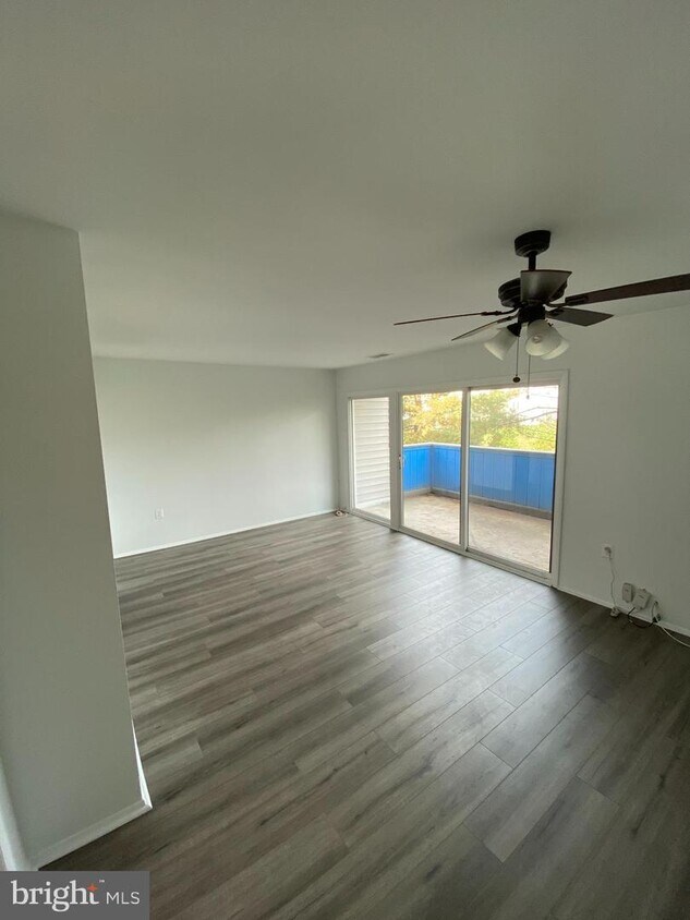 Foto principal - 5752 Village Green Dr