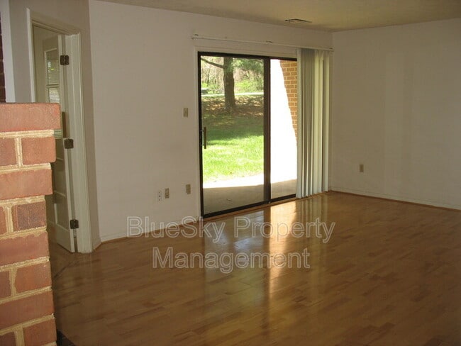 Building Photo - 104 Turtle Creek Rd