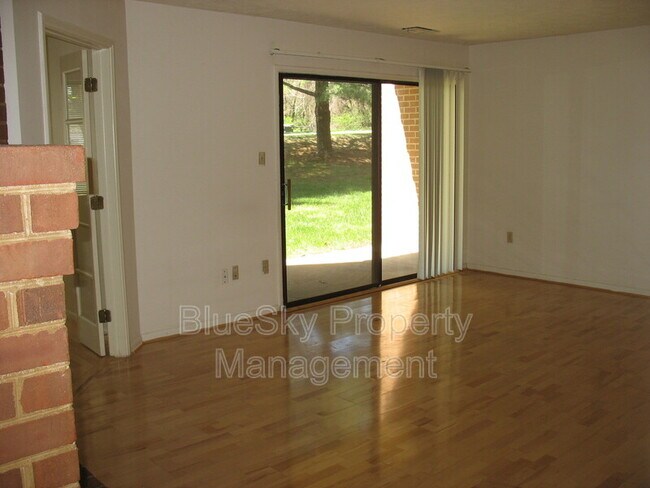Foto del edificio - 104 Turtle Creek Rd