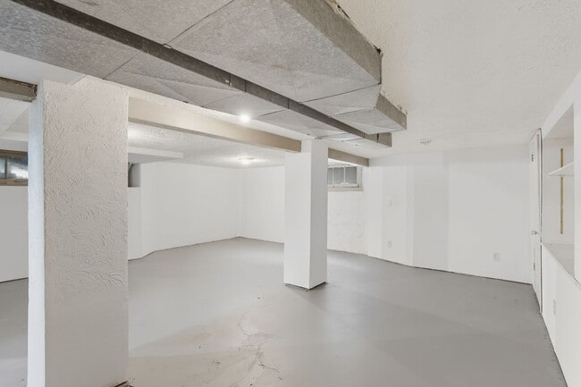 Foto del edificio - Charming Bungalow with Spacious Loft Suite and Large Backyard