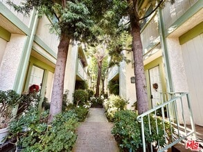 Building Photo - 1108 18th St