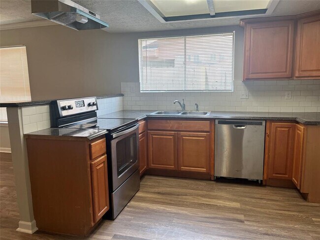 Building Photo - 9515 Sutter Park Ln