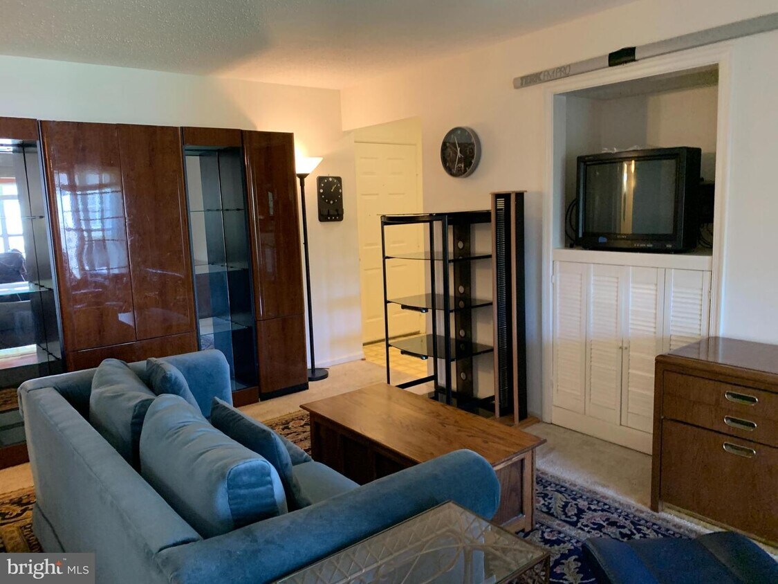 118 Prosperity Ave SE Unit D, Leesburg, VA 20175 Condo for Rent in