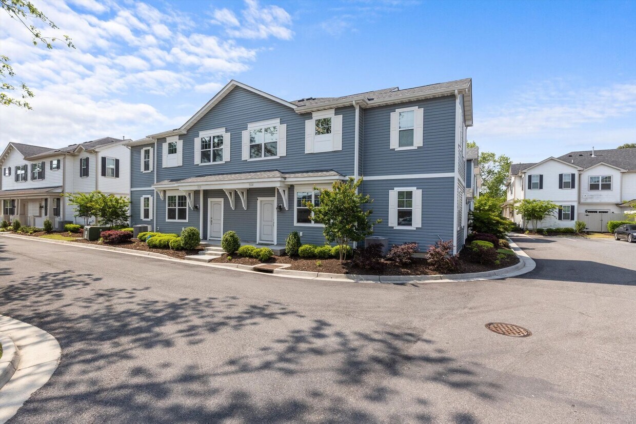 Primary Photo - Live Elevated at Hawkins Mill—Stylish Spac...