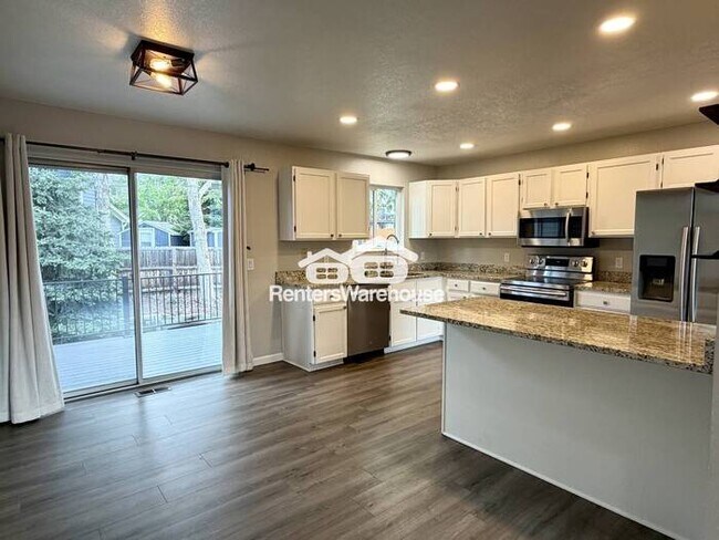 Foto del edificio - Don't miss this inviting 3 Bed 2 Bath home in Centennial