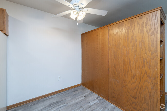 1BR, 1BA - 700SF - Dining Room - Concord Green