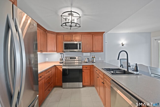 Building Photo - 3250 Fairfield Ave