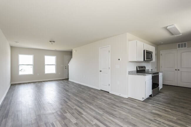 Foto del edificio - 2211 Samuel Ln