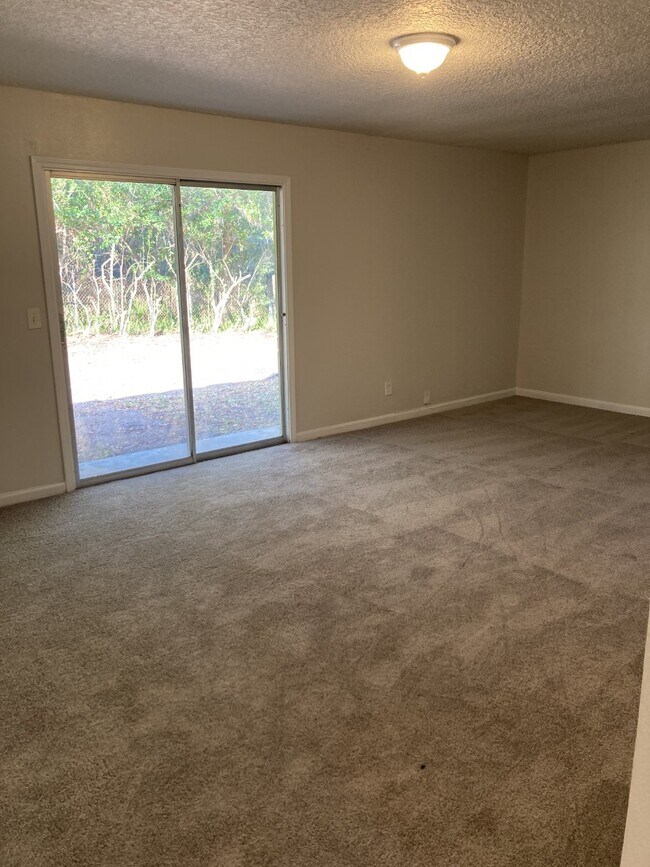 Building Photo - Ready charming 3Bd/2Ba Home on the Westsid...