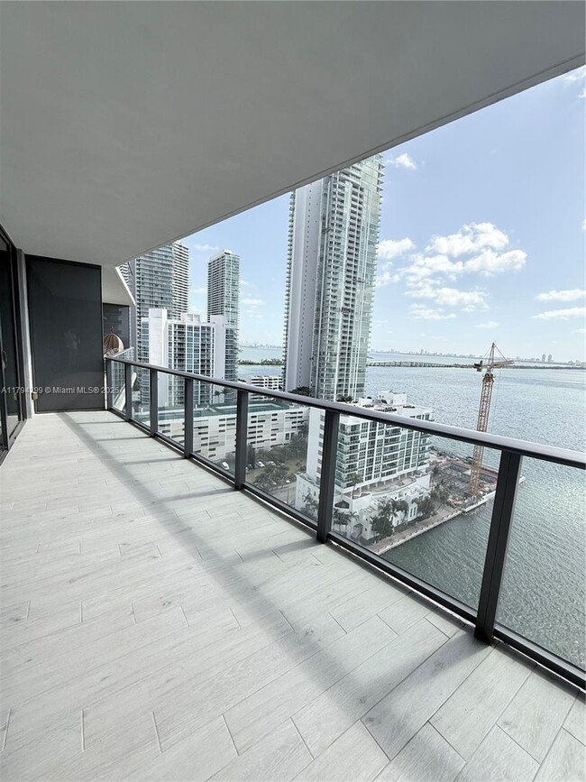 Foto del edificio - 460 NE 28th St
