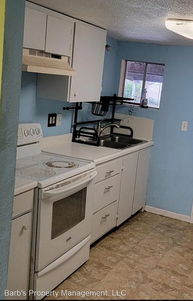 Foto del edificio - 2 br, 1 bath House - 290 Center Street