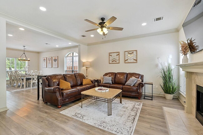 Foto del edificio - 6206 Cromwell Ct