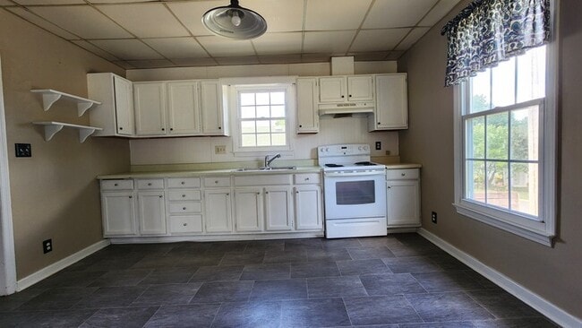 Building Photo - Renovated Cottage For Rent