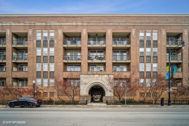 Building Photo - 1350 W Fullerton Ave