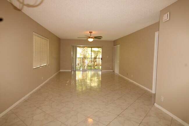 Foto del edificio - 2955 SW 22nd Ave