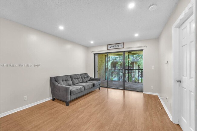 Foto del edificio - 9565 NW 2nd Pl