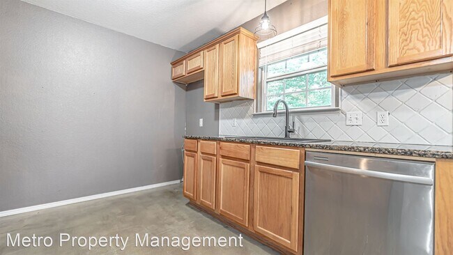 Building Photo - 3 br, 2 bath House - 17 Melbourne Dr.