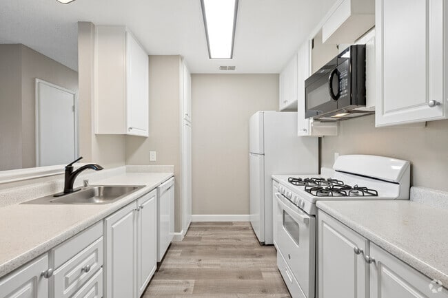 2 habitaciones, 1 baño - 980 pies cuadrados - Cocina - Parkview Apartments
