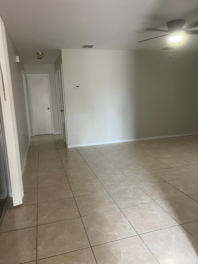 Building Photo - 1703 Iowa St