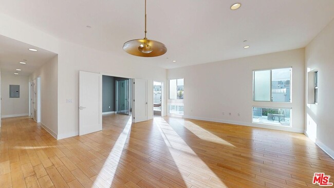 Foto del edificio - 4211 Redwood Ave