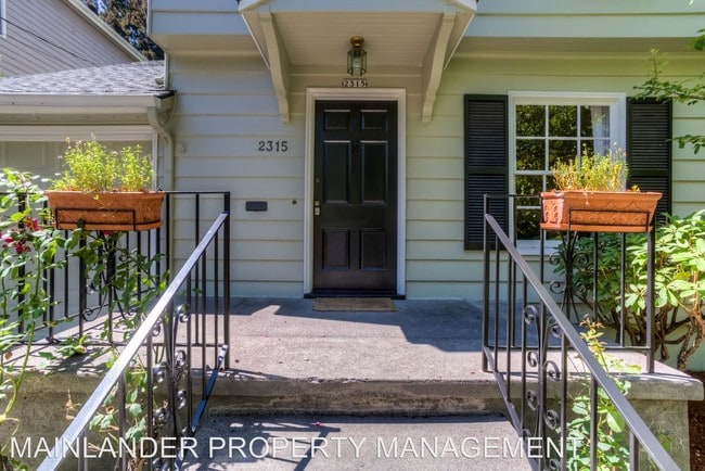 Building Photo - 2315 SW 19th Ave