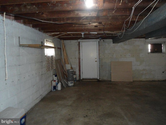 Building Photo - 521 Tatum St