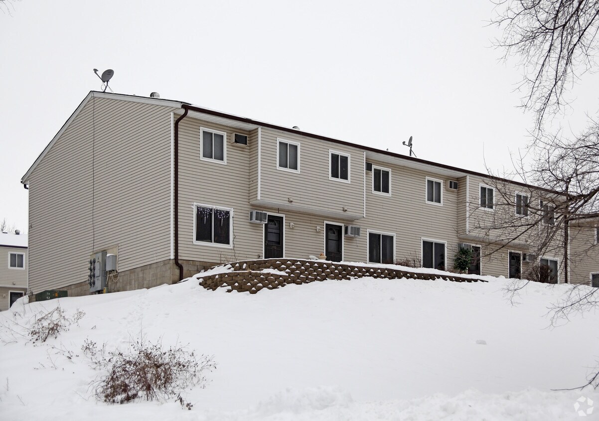 205 Crosstown Blvd, Chaska, MN 55318 Apartments in Chaska, MN