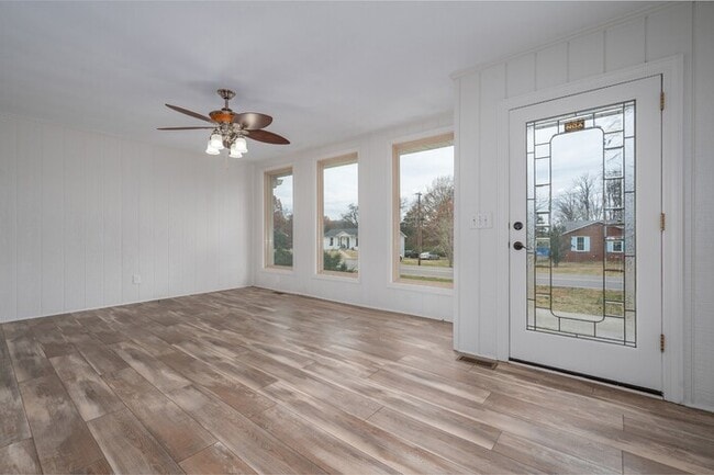 Photo - 87 E Hill St House