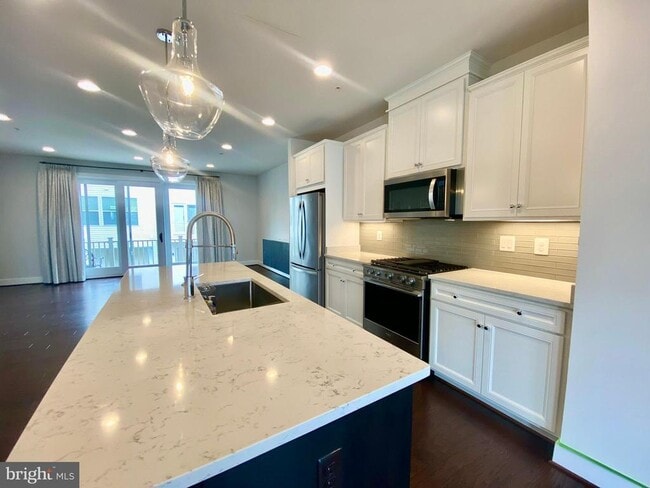 Foto del edificio - 5135 Longstone Way