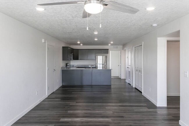 Building Photo - Beautiful 3-Bed, 2-Bath Apartment in The B...