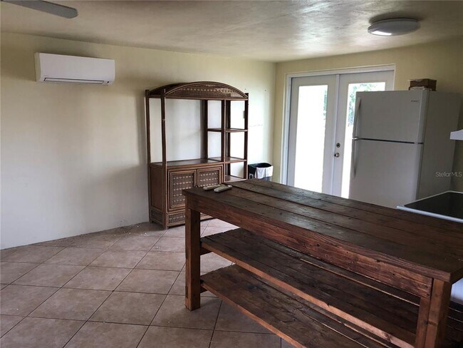 Foto del edificio - 1395 Sharlo Ln