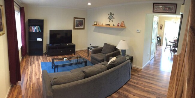 Foto del edificio - 162 Birchtree Court