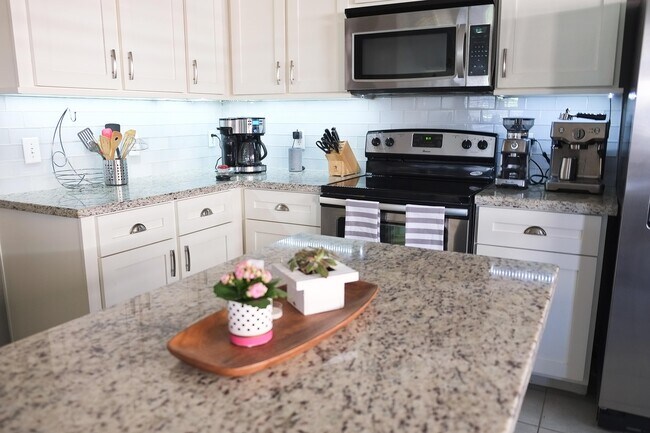 Foto del edificio - 4622 Forest Home Dr