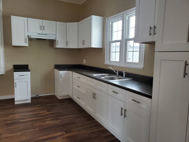 Foto del edificio - 220 W Poplar St