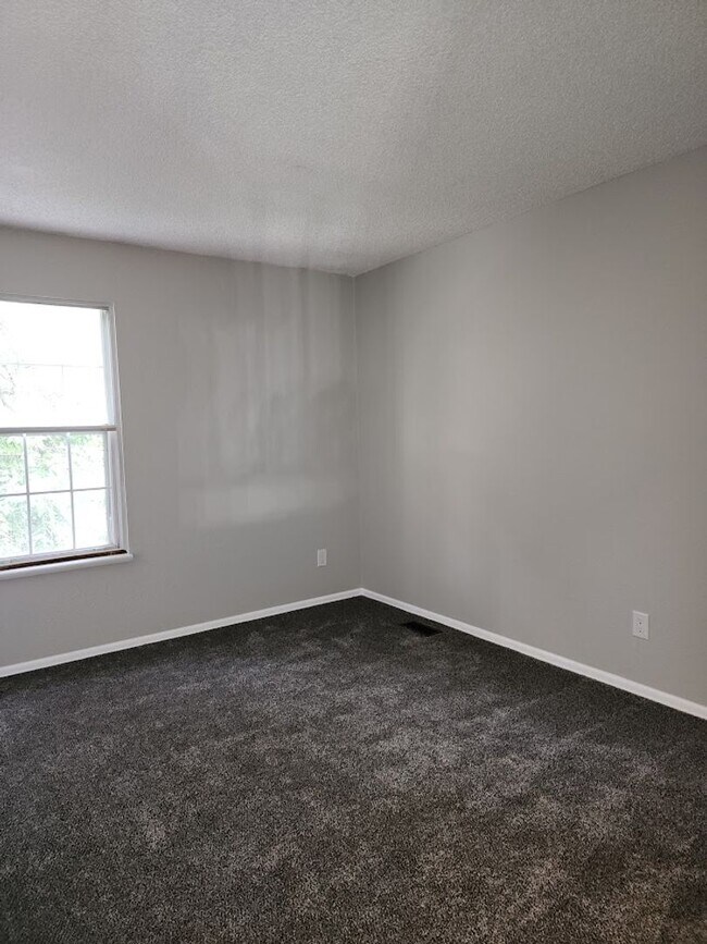 Foto del edificio - Long Realty & Property Management - Fully ...