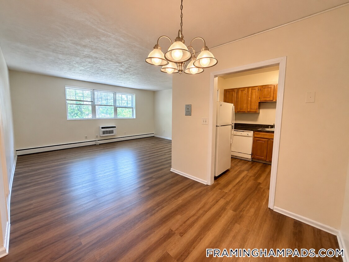 Foto del edificio - 557 Worcester Rd