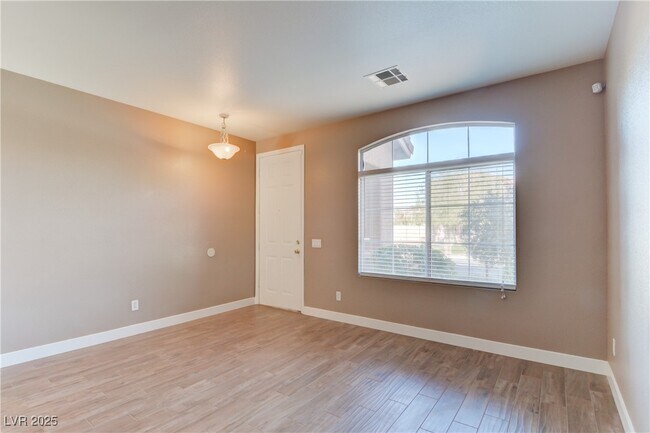 Foto del edificio - 519 Moses Lake Ct