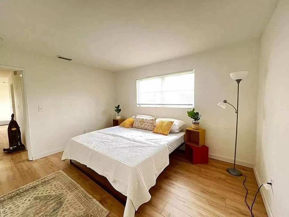 Foto principal - 1521 NE 51st St