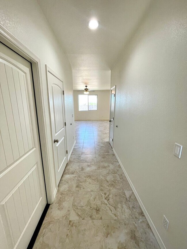 Building Photo - 5558 Eagle View Rd