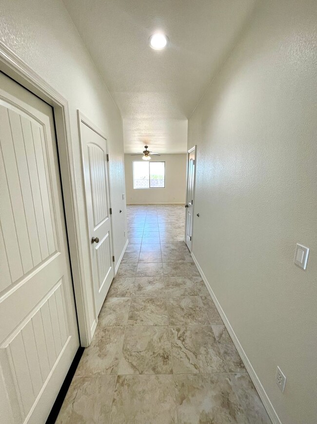 Foto del edificio - 5558 Eagle View Rd