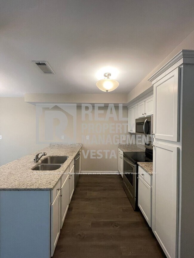Foto del edificio - Charming Three Bedroom Home in Great Neigh...